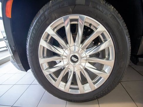 Used 2023 Cadillac Escalade Premium Luxury image 26