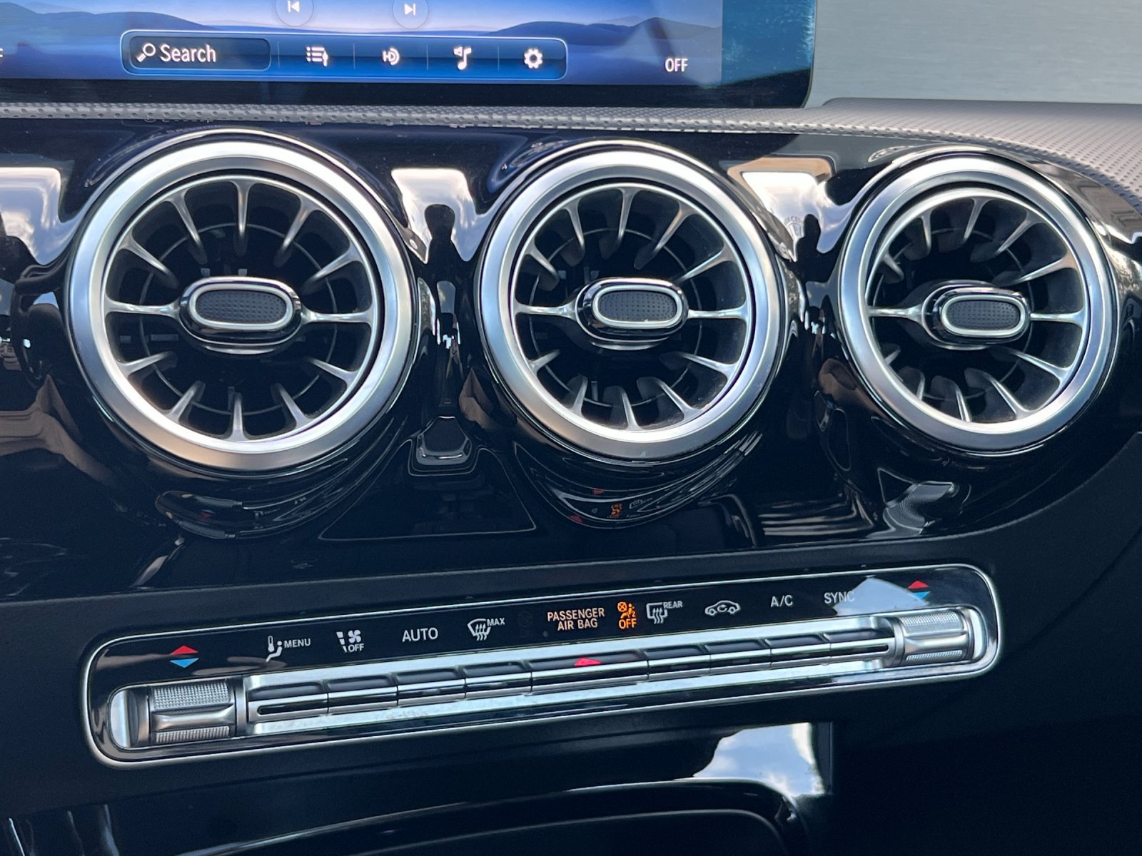 Certified 2025 Mercedes-Benz CLA 250 image 18