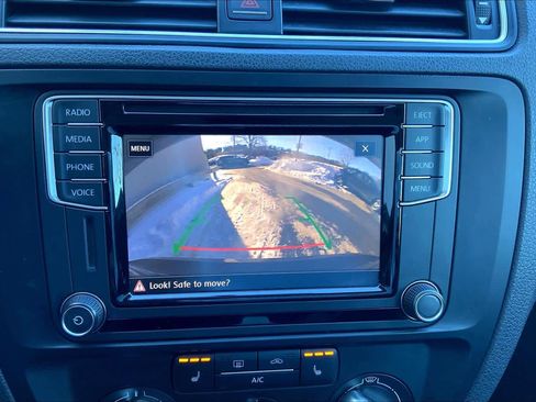 Used 2018 Volkswagen Jetta SE image 29