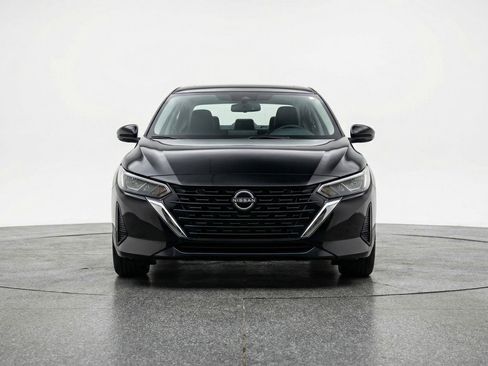 Used 2025 Nissan Sentra SV image 2