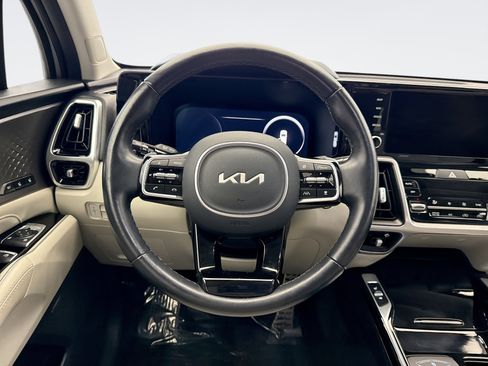 Used 2023 Kia Sorento SX Prestige image 12