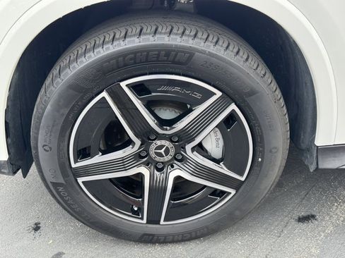 Used 2025 Mercedes-Benz GLC 300 4MATIC image 15