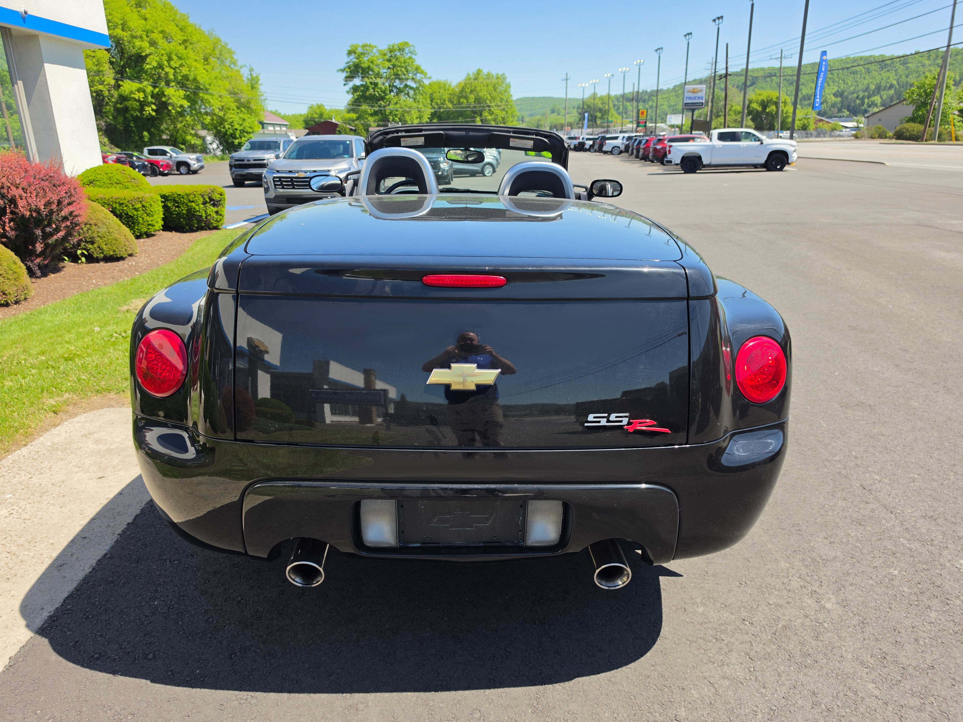 Used 2004 Chevrolet SSR w/ Preferred Equipment Group RWD image 4