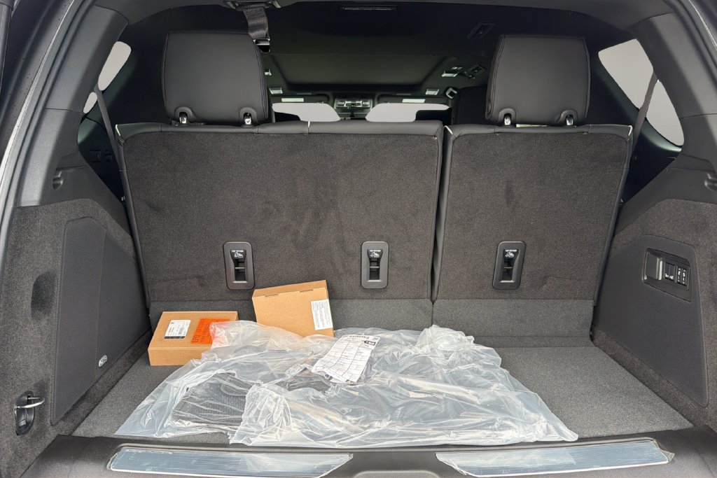 New 2027 Cadillac Escalade Luxury w/ Touring Package RWD image 19