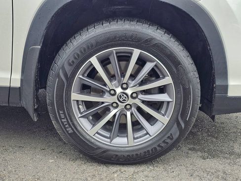 Used 2019 Toyota Highlander XLE AWD/4WD image 9