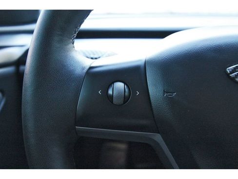 Used 2023 Tesla Model Y Performance image 14