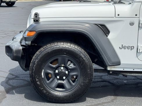 Used 2018 Jeep Wrangler Unlimited Sport image 32