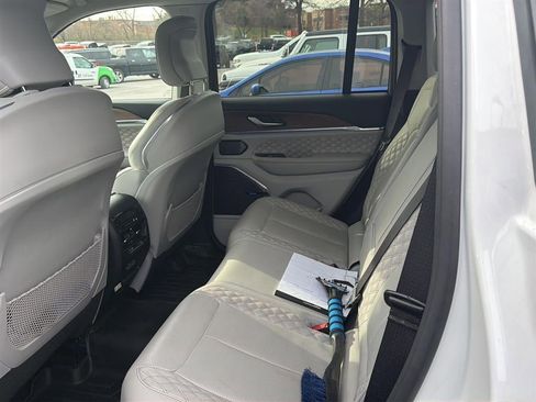 Used 2022 Jeep Grand Cherokee Summit image 12