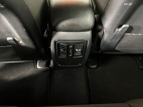 Used 2020 Jeep Grand Cherokee Laredo AWD/4WD image 33