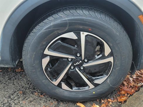 Used 2024 Kia Sportage LX image 7