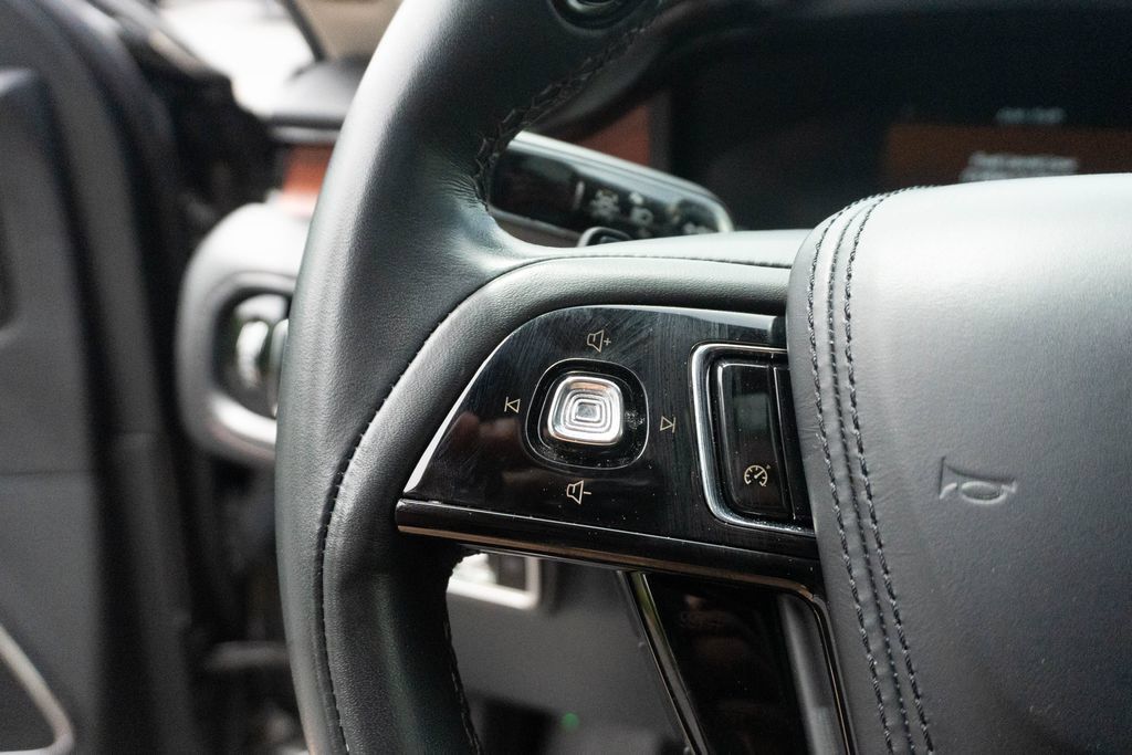 Used 2023 Lincoln Aviator Reserve RWD image 24