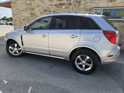 Used 2013 Chevrolet Captiva Sport LT FWD image 3