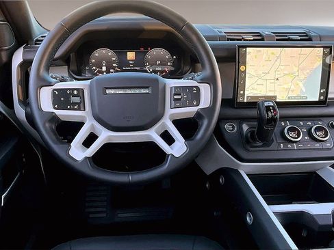 Used 2025 Land Rover Defender 110 S image 8