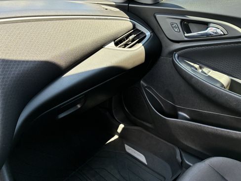 Used 2020 Chevrolet Malibu RS FWD image 34