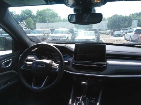 Used 2024 Jeep Compass Latitude AWD/4WD image 5