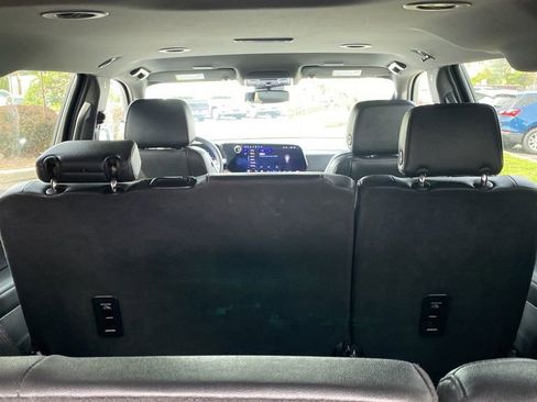 Used 2025 Chevrolet Suburban Z71 image 26