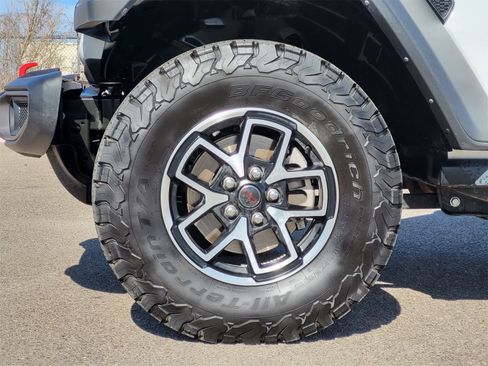 Used 2024 Jeep Wrangler Rubicon w/ Convenience Group image 10