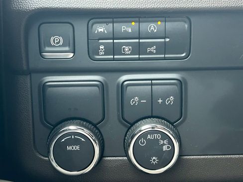 Used 2025 Chevrolet Tahoe LS RWD image 31