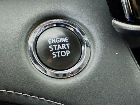Used 2023 Toyota Highlander XLE FWD image 20