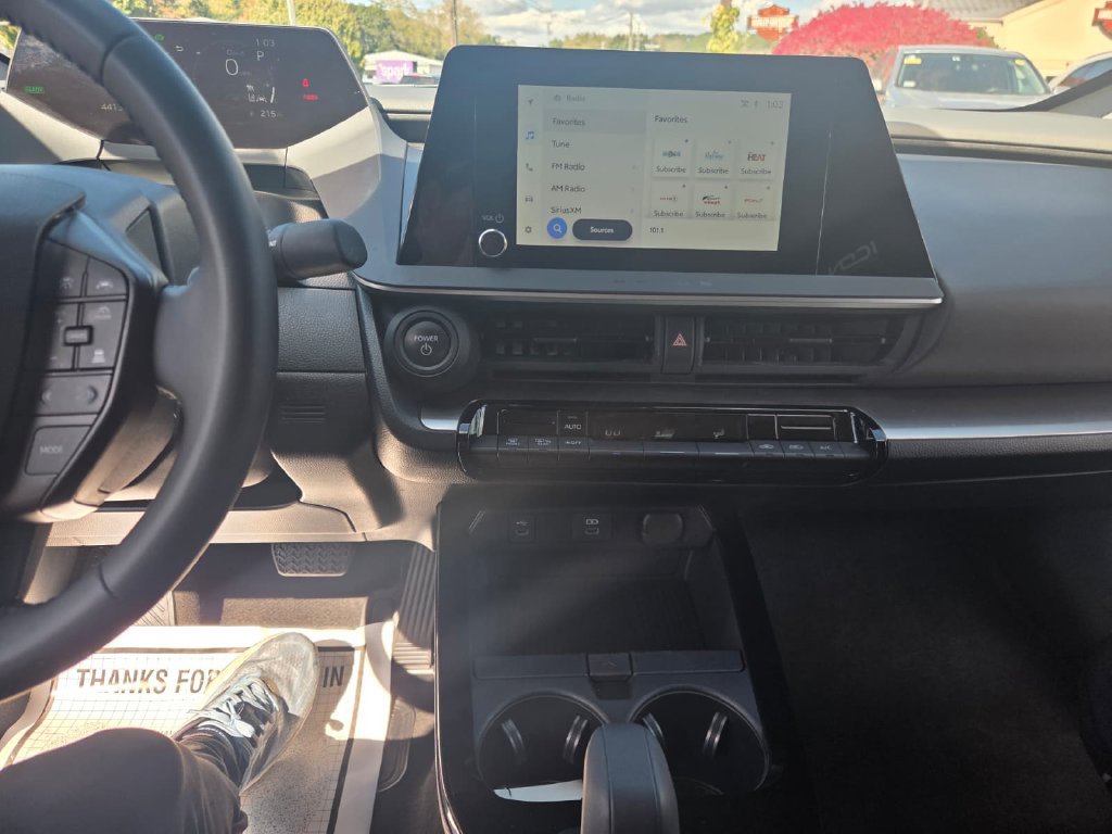 Used 2025 Toyota Prius LE FWD image 10