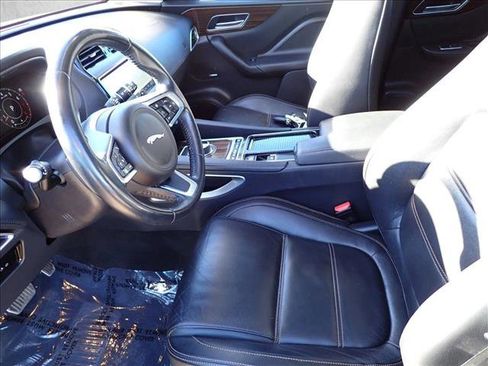 Used 2019 Jaguar F-PACE Prestige image 12
