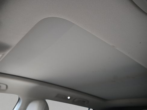 Used 2021 Volkswagen Tiguan SE w/ Panoramic Sunroof Package FWD image 24