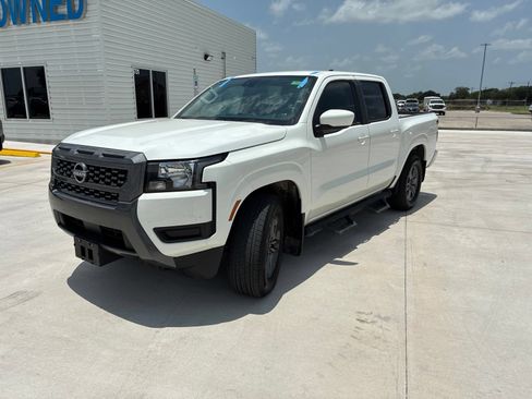 Used 2025 Nissan Frontier SV RWD image 7