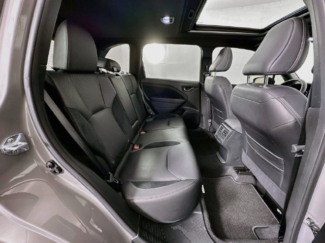 Used 2025 Subaru Forester Touring AWD/4WD image 28