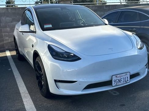 Used 2023 Tesla Model Y Long Range AWD/4WD image 2
