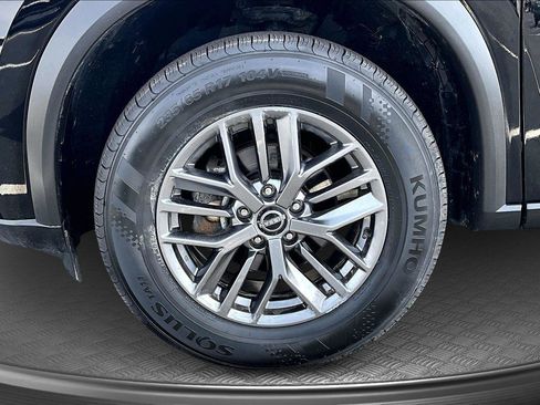 Used 2023 Nissan Rogue S image 9