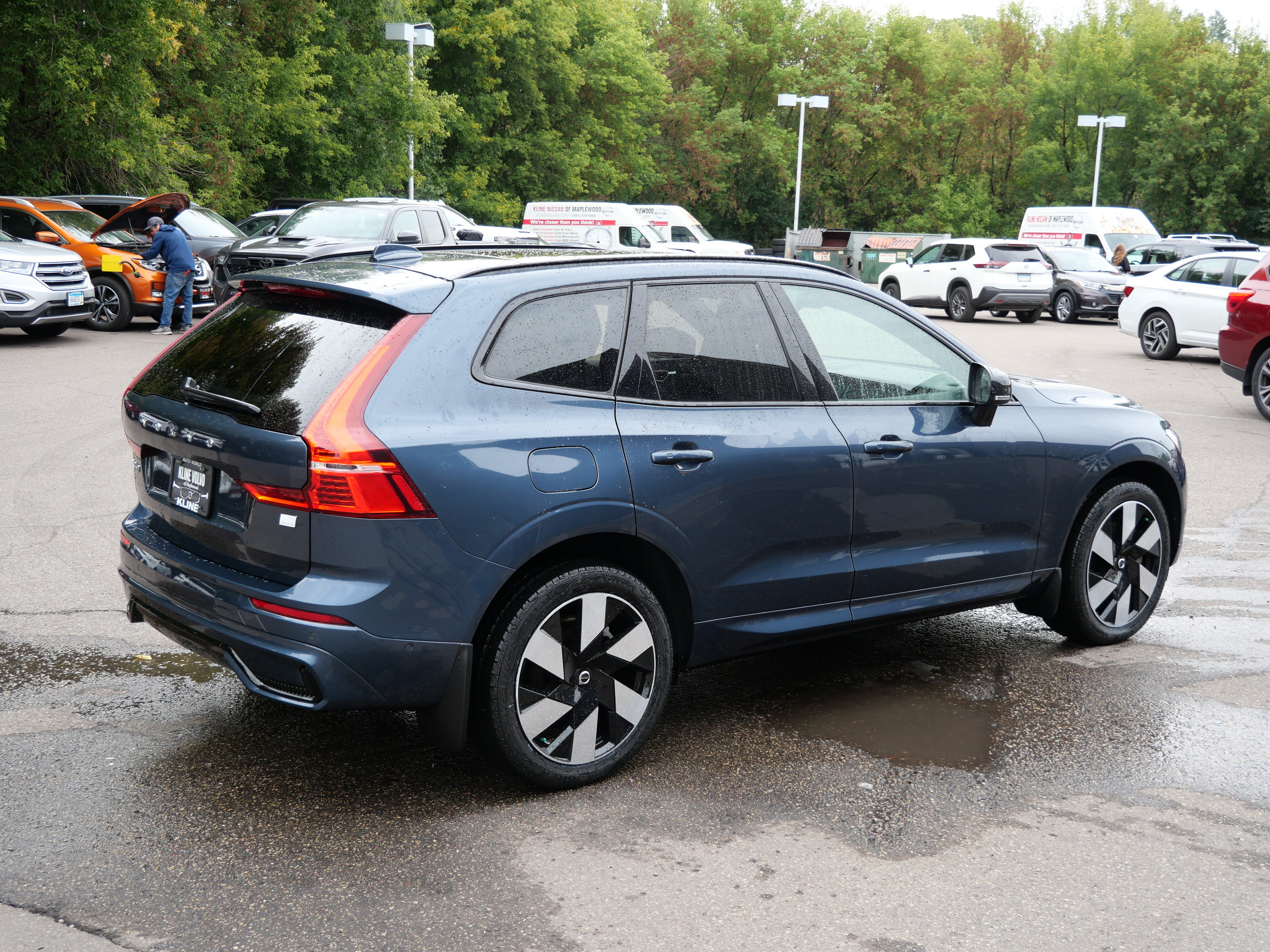 Certified 2024 Volvo XC60 T8 Plus w/ Climate Package AWD/4WD image 10