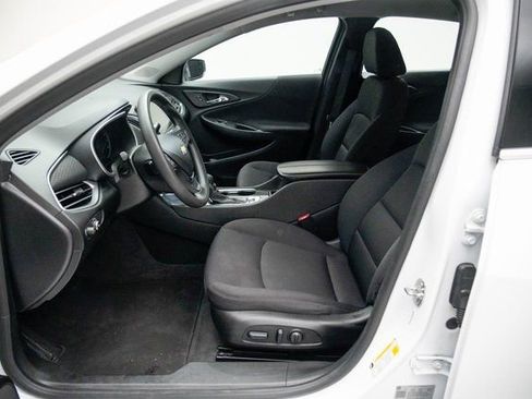 Used 2024 Chevrolet Malibu LT image 2