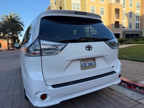 Used 2015 Toyota Sienna SE Premium FWD image 17