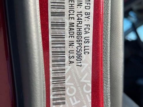 Used 2023 Jeep Grand Cherokee Limited w/ Black Appearance Package image 35