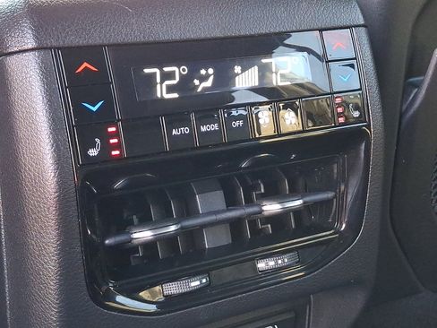 Certified 2022 Jeep Grand Cherokee Overland w/ Luxury Tech Group IV image 12