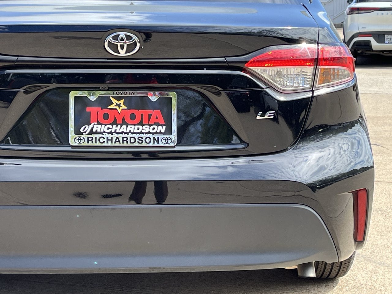 Used 2025 Toyota Corolla LE FWD image 6