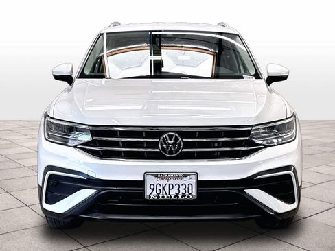 Used 2023 Volkswagen Tiguan SE FWD image 2