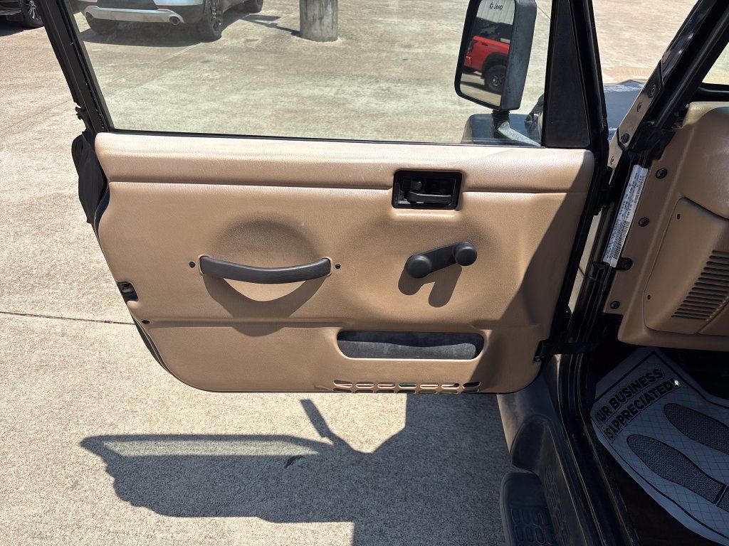 Used 2002 Jeep Wrangler Sahara AWD/4WD image 12
