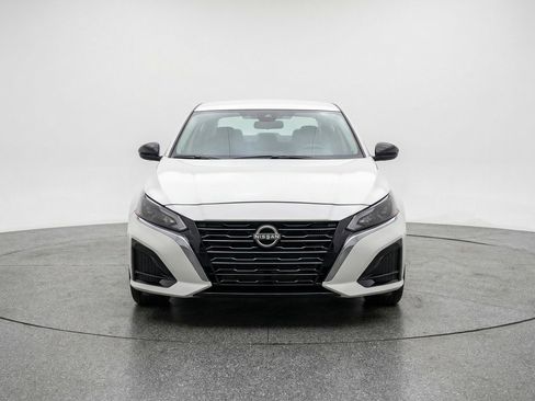 Used 2025 Nissan Altima 2.5 SV image 2