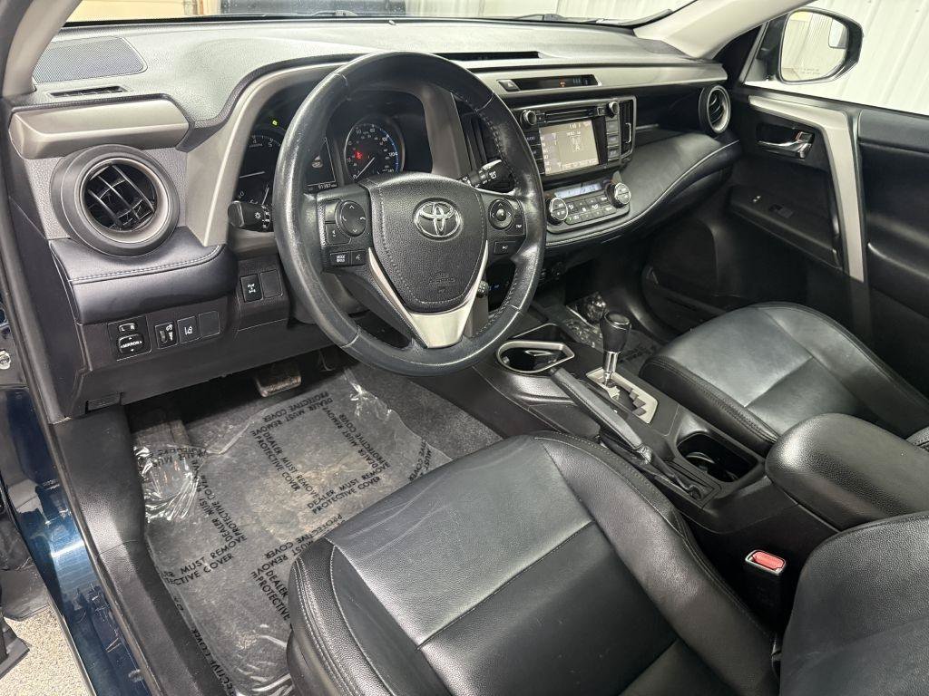 Used 2018 Toyota RAV4 XLE AWD/4WD image 12