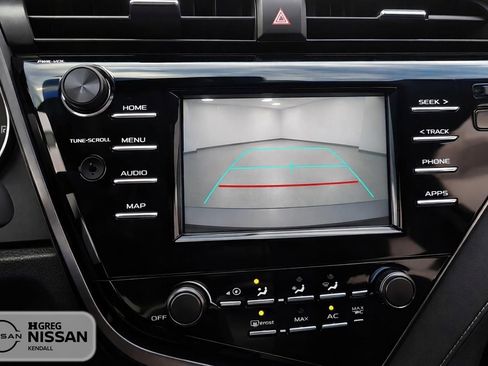 Used 2019 Toyota Camry LE FWD image 11