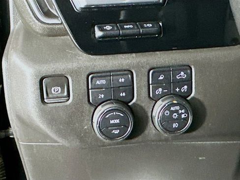 Used 2022 Chevrolet Silverado 1500 LTZ w/ LTZ Premium Package AWD/4WD image 12