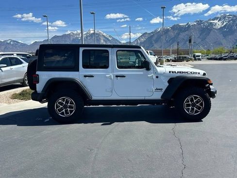 Used 2025 Jeep Wrangler Unlimited Rubicon AWD/4WD image 26