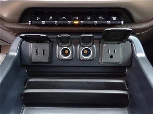 Used 2018 GMC Sierra 2500 Denali w/ Duramax Plus Package AWD/4WD image 21