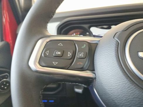 Used 2025 Jeep Wrangler Unlimited Sahara AWD/4WD image 22