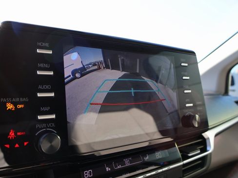 Used 2024 Toyota Sienna LE image 32