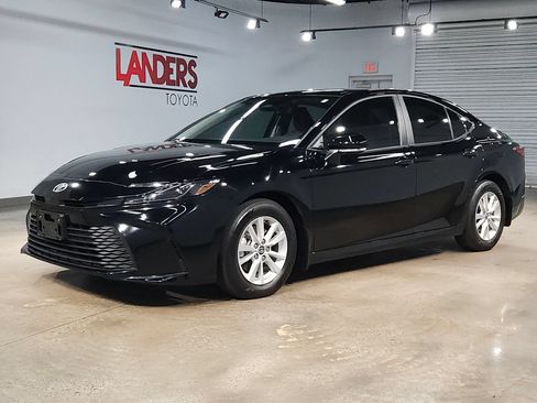 Used 2025 Toyota Camry LE FWD image 3