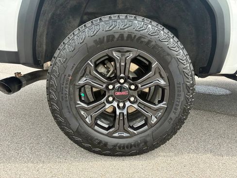 Used 2024 GMC Canyon Elevation w/ Convenience Package AWD/4WD image 18