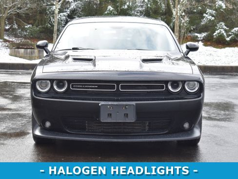 Used 2015 Dodge Challenger SXT image 2