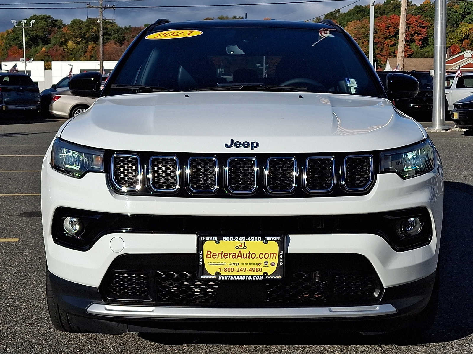 Used 2023 Jeep Compass Limited AWD/4WD image 2